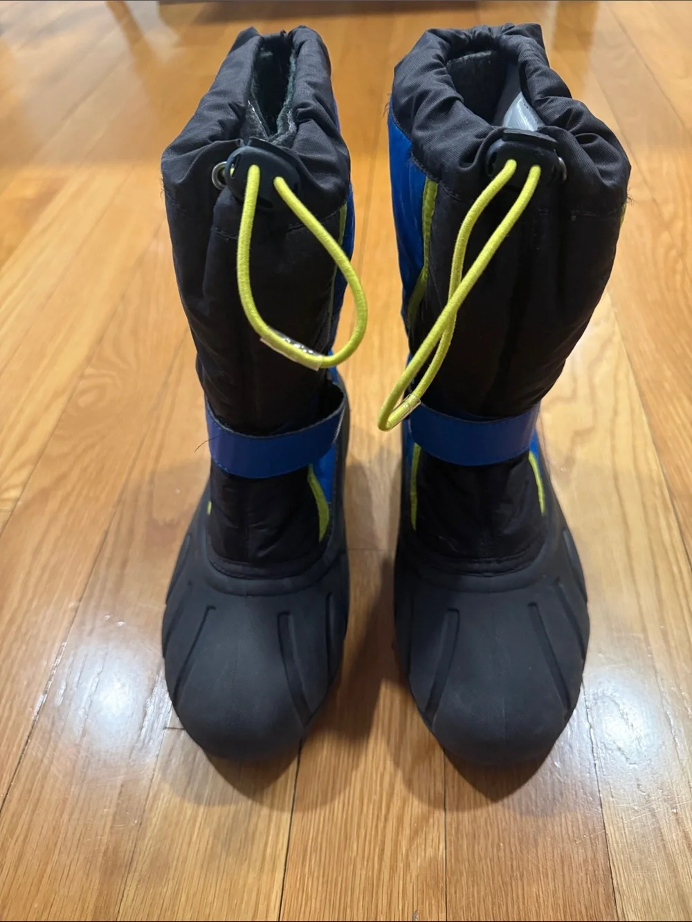 Sorel boys snow boots size 6.
